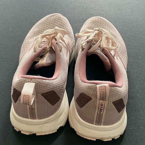 Brooks Women's Revel 4 Running Shoes size 9.5 - Picture 5 of 9